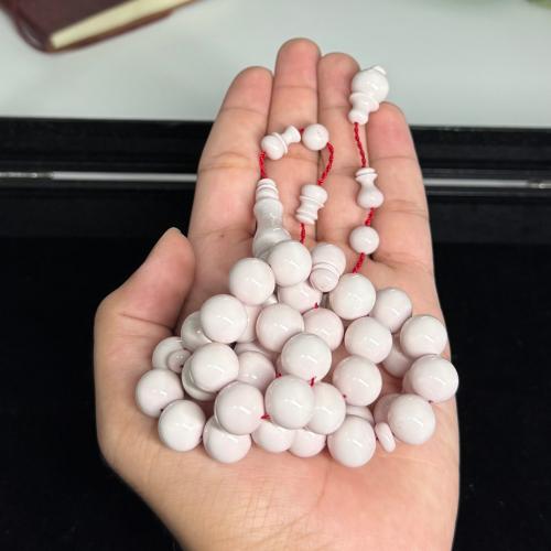 أبيض خيط أحمر