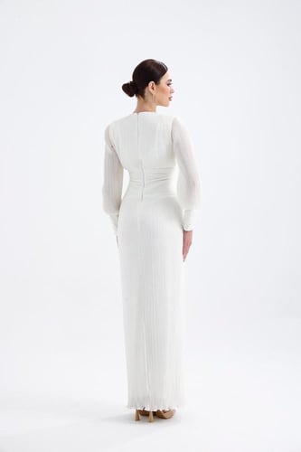 فستان سهرة شيفون مطرز بالأحجار وفتحة رقبة على شكل...