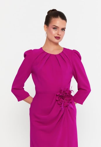 فستان سهرة متوسط الطول بتصميم ميدي ناعم ومريح