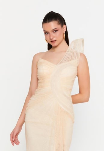 فستان سهرة طويل من الدانتيل بتصميم كتف واحد، يتميز...