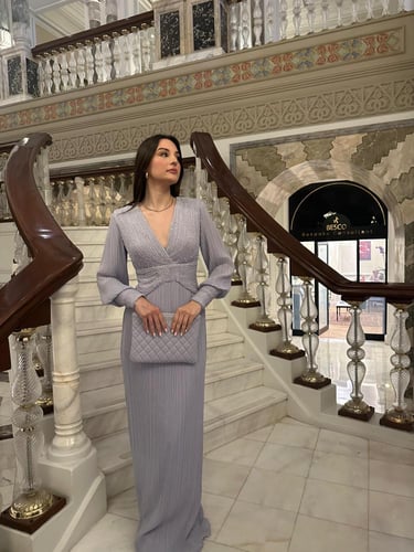 فستان سهرة شيفون مطرز بالأحجار وفتحة رقبة على شكل...