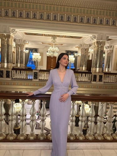 فستان سهرة شيفون مطرز بالأحجار وفتحة رقبة على شكل...