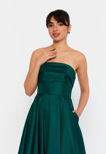 فستان سهرة ميدي بدون أكمام، بتصميم عصري ومريح وأني...