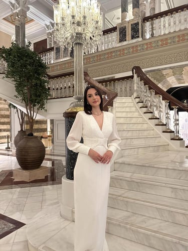 فستان سهرة شيفون مطرز بالأحجار وفتحة رقبة على شكل...