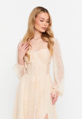 فستان سهرة أكتاف طويلة