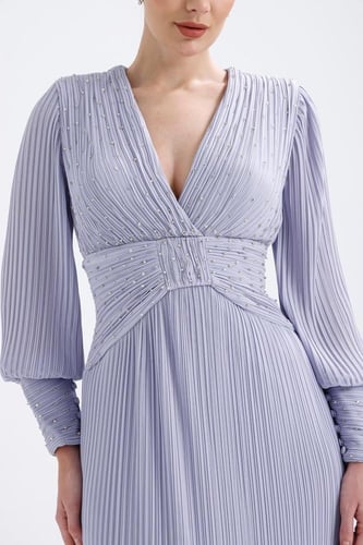 فستان سهرة شيفون مطرز بالأحجار وفتحة رقبة على شكل...