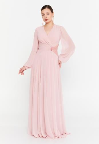 فستان طويل الأكمام، مصنوع من قماش الشيفون الفاخر