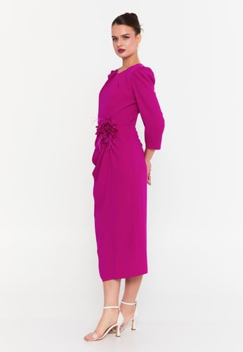 فستان سهرة متوسط الطول بتصميم ميدي ناعم ومريح