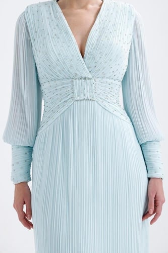 فستان سهرة شيفون مطرز بالأحجار وفتحة رقبة على شكل...