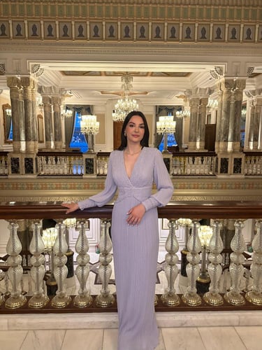 فستان سهرة شيفون مطرز بالأحجار وفتحة رقبة على شكل...