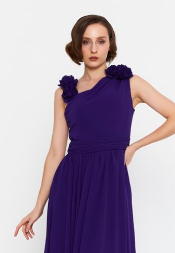 فستان سهرة طويل بدون أكمام، مصنوع من قماش الشيفون...