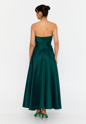 فستان سهرة ميدي بدون أكمام، بتصميم عصري ومريح وأني...