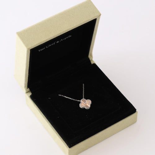 عقد ذهب عيار 18