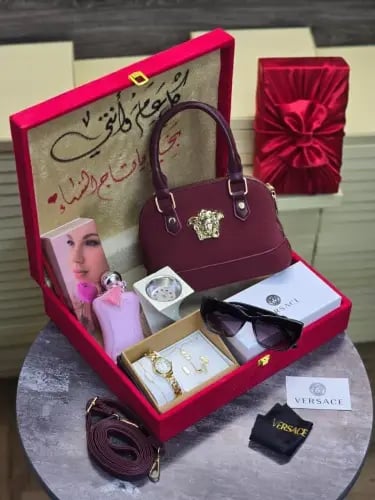 هدية نسائيه فاخرة شنطة مع نظارة وساعة وعطر ببوكس م...