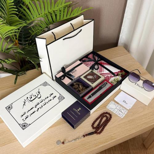 طقم إهداء رجالي فاخر مع شماغ وعطر ونظارة وقلم وكتا...
