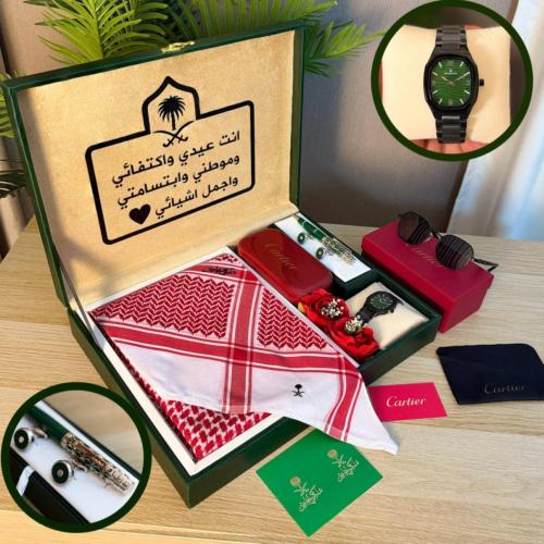طقم إهداء رجالي ملكي مع شماغ وساعة ونظارة وقلم وطب...