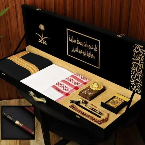 طقم إهداء رجالي فاخر يضم مشلح وإكسسوارات تراثية