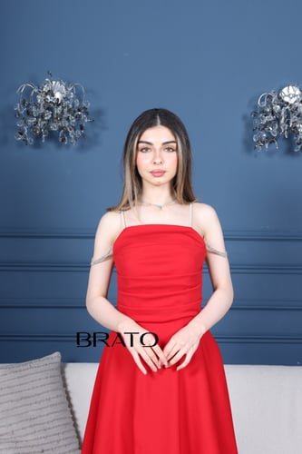 فستان احمر ناعم كريب مع اورجنز