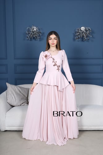 فستان لحمي بتطريز