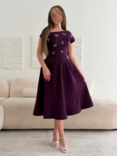 فستان أرجوان الليل الكلاسيكي المزين بالكريستال