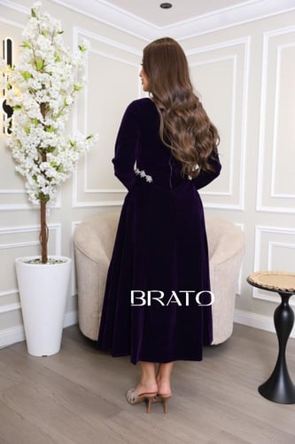 فستان مخمل بنفسجي ميدي بخصر