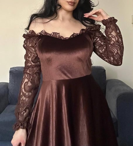فستان بني مخمل أوف شولدر