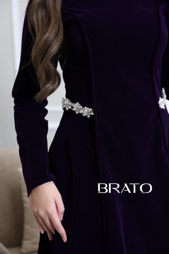 فستان مخمل بنفسجي ميدي بخصر