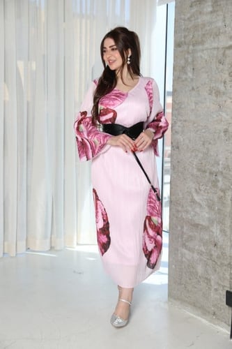 فستان ناعم مشجر بحزام عريض اسود