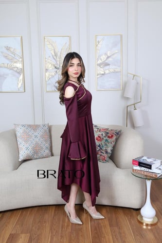 فستان برغندي بقصة انيقة وحديثة