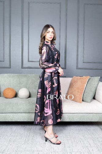 فستان تصميم اورجنز مع دانتيل اسود