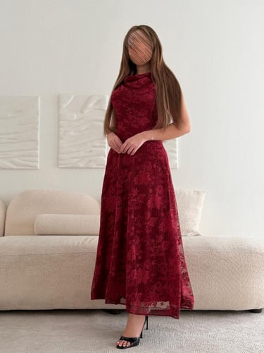 فستان ياقوتة الدانتيل