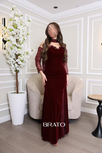 فستان مخمل برغندي بأكمام دانتيل