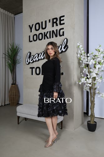 فستان اسود مورد كريب ميد