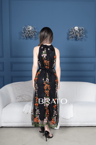 فستان اسود تل مطرز انيق