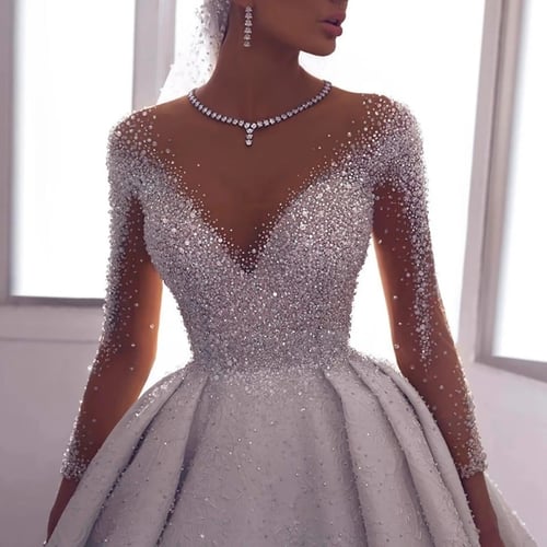 فستان زفاف مطرز بالترتر اللامع