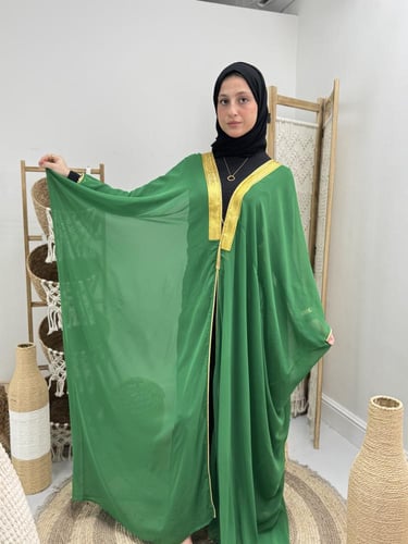 بشت سيفين تعزنا نخلة تظلنا مطرز بالاسم