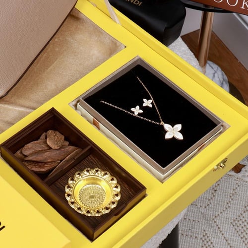 هدية نسائية بتصميم فندي