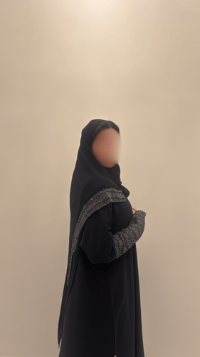 ‎عبايه مصنوعة بقماش الكريب باكمام