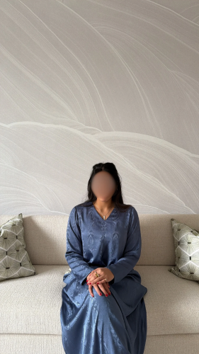 جلابية مبطنه بقماش حرير الناعم باللون الازرق الفات...