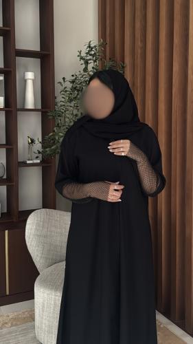 عبايه مصنوعة بقماش الكريب باكمام لماع مع اصبع ‎ تت...