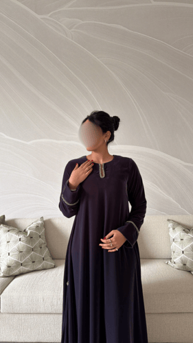 جلابية مخمل رصاصي مزينة بكلفه