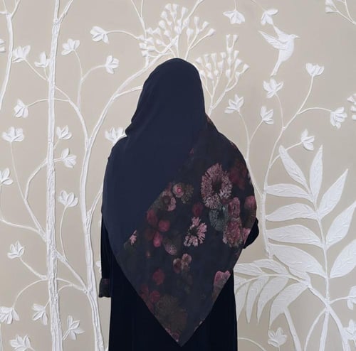 عباية مخمل كحلي ببطانه مشجرة