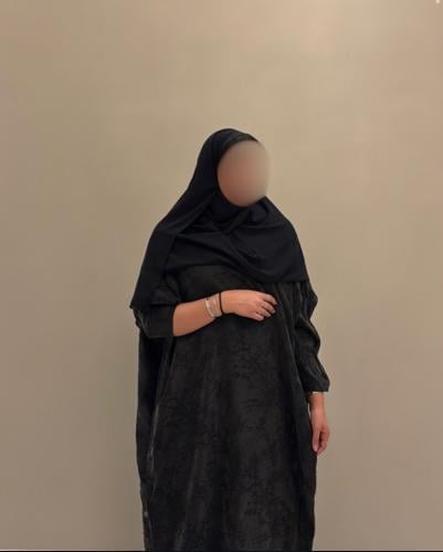 ‎عبايه مصنوعة بقماش الحرير المغسول باللون الاسود