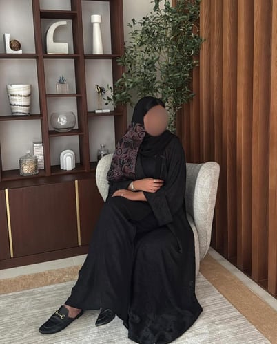 ‏‎عبايه مصنوعة بقماش الشيفون مبطنه بالكامل