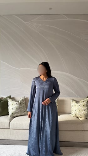 جلابية مبطنه بقماش حرير الناعم باللون الازرق الفات...