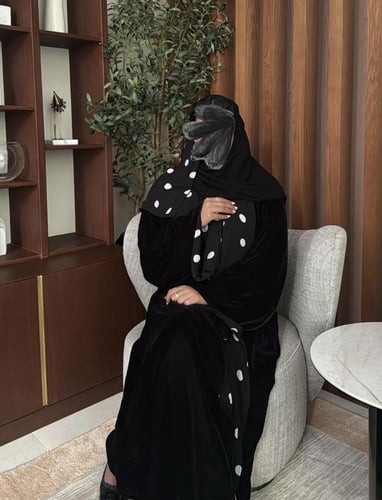 عبايه مصنوعه من القماش المخمل الكوري مبطنه بقماش م...