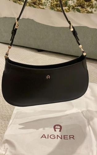 شنطة AIGNER