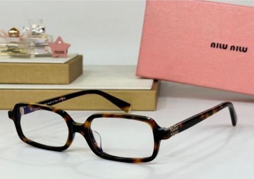 Miu miu شفاف