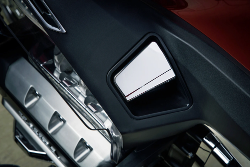 SIDE BRAKE HANDLE ACCENT BY TWINART كروم مسكة البر...