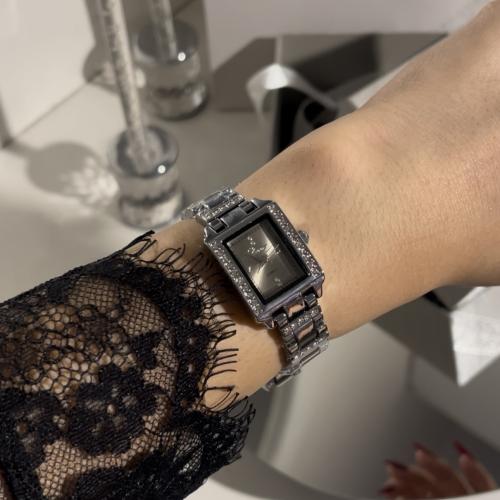 ساعة نسائية ستيل بلون